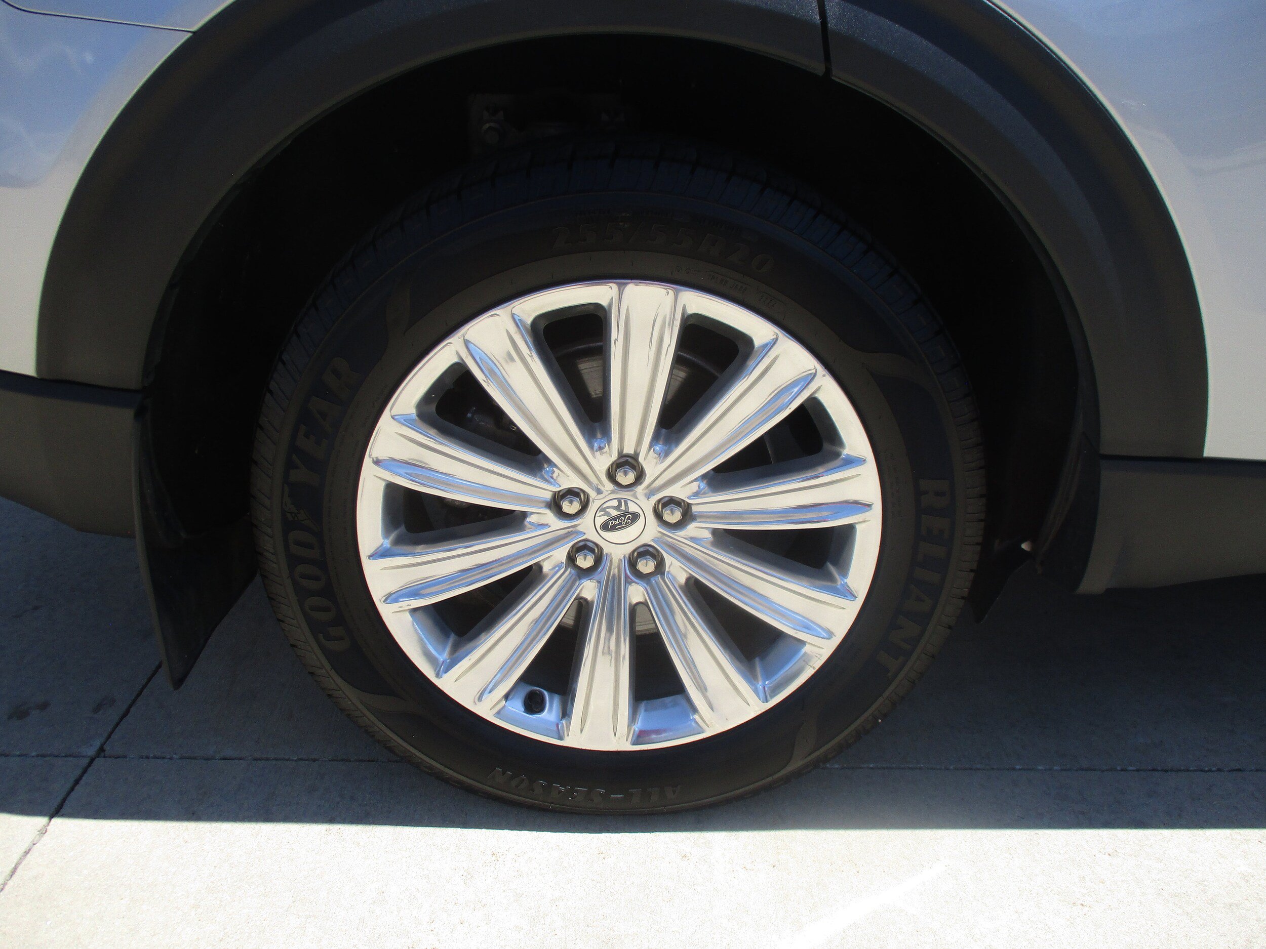 Used 2022 Ford Explorer Limited w/ Hybrid Equipment Group 310A AWD/4WD image 14