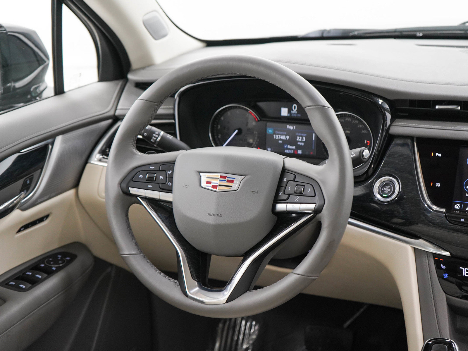 Used 2022 Cadillac XT6 Premium Luxury AWD/4WD image 14
