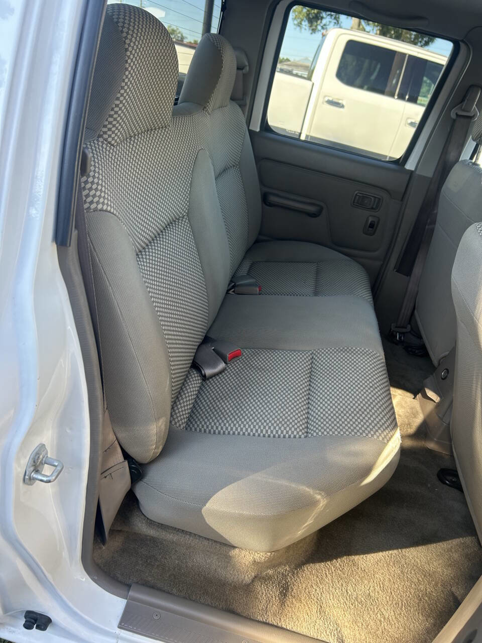 Used 2002 Nissan Frontier SE image 14