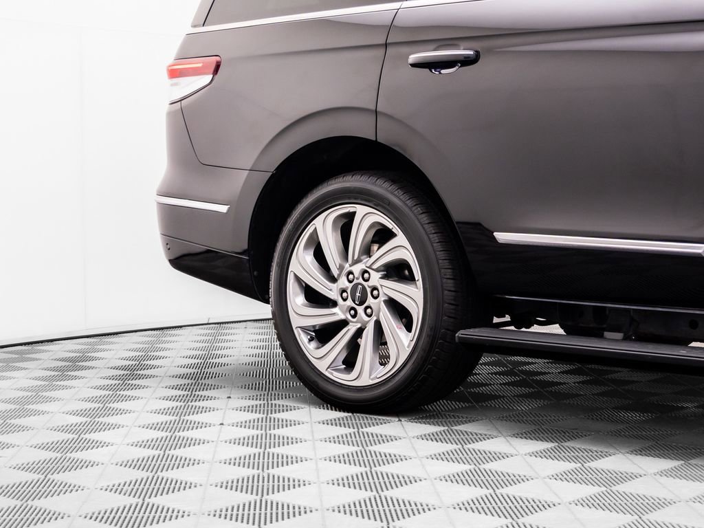 Used 2024 Lincoln Navigator Reserve image 35