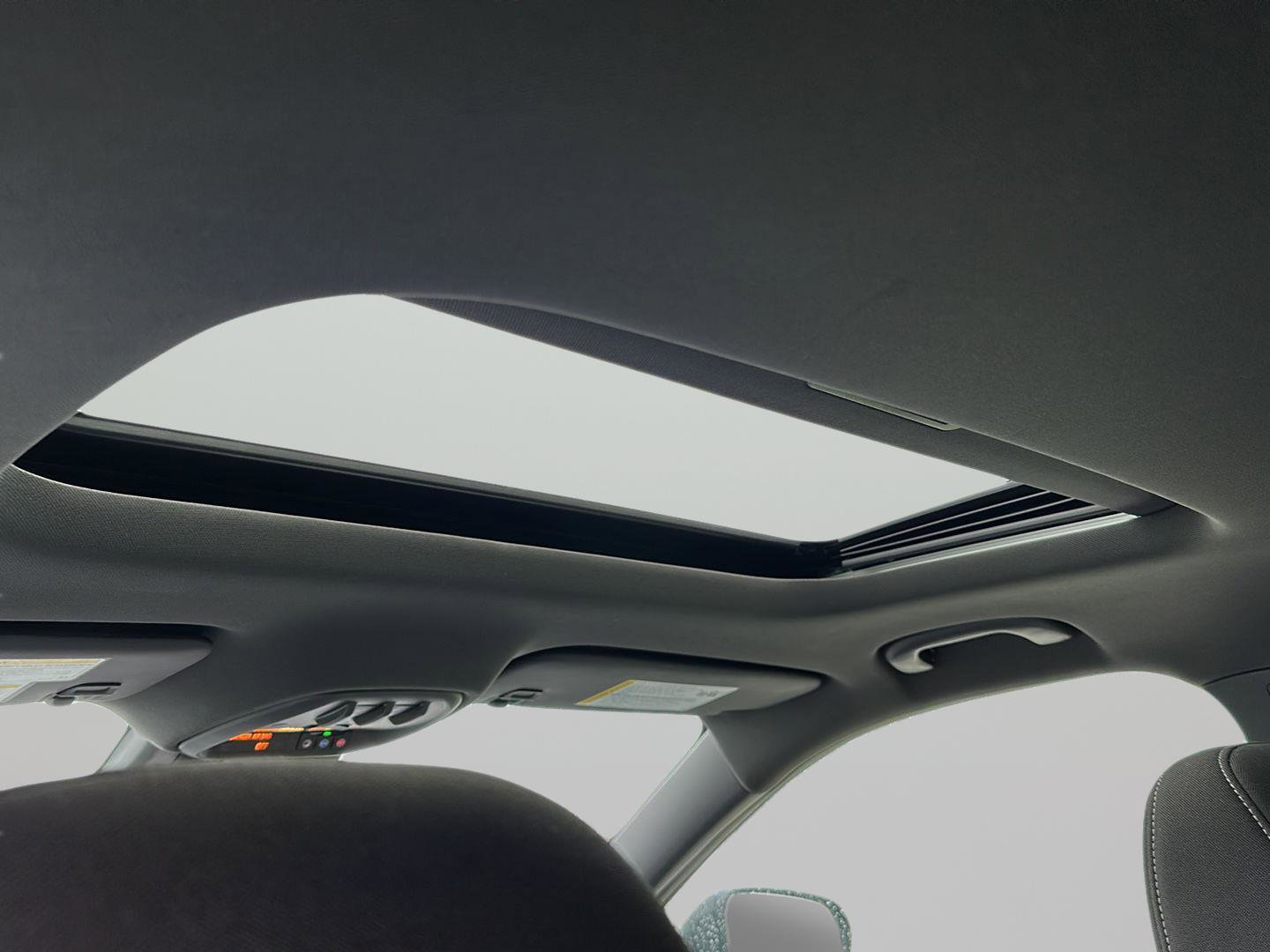 Used 2024 Chevrolet Trax RS w/ Sunroof Package image 25