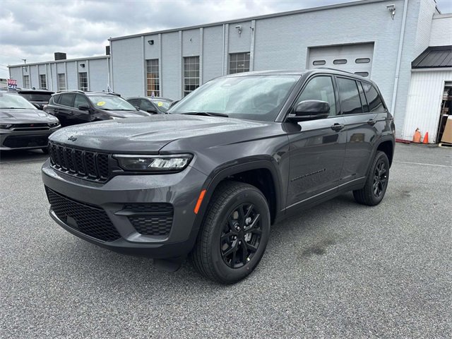 New 2025 Jeep Grand Cherokee Altitude image 6