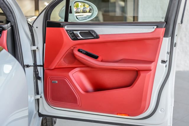 Used 2020 Porsche Macan Turbo image 52