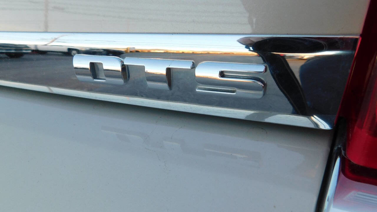 Used 2011 Cadillac DTS FWD image 30