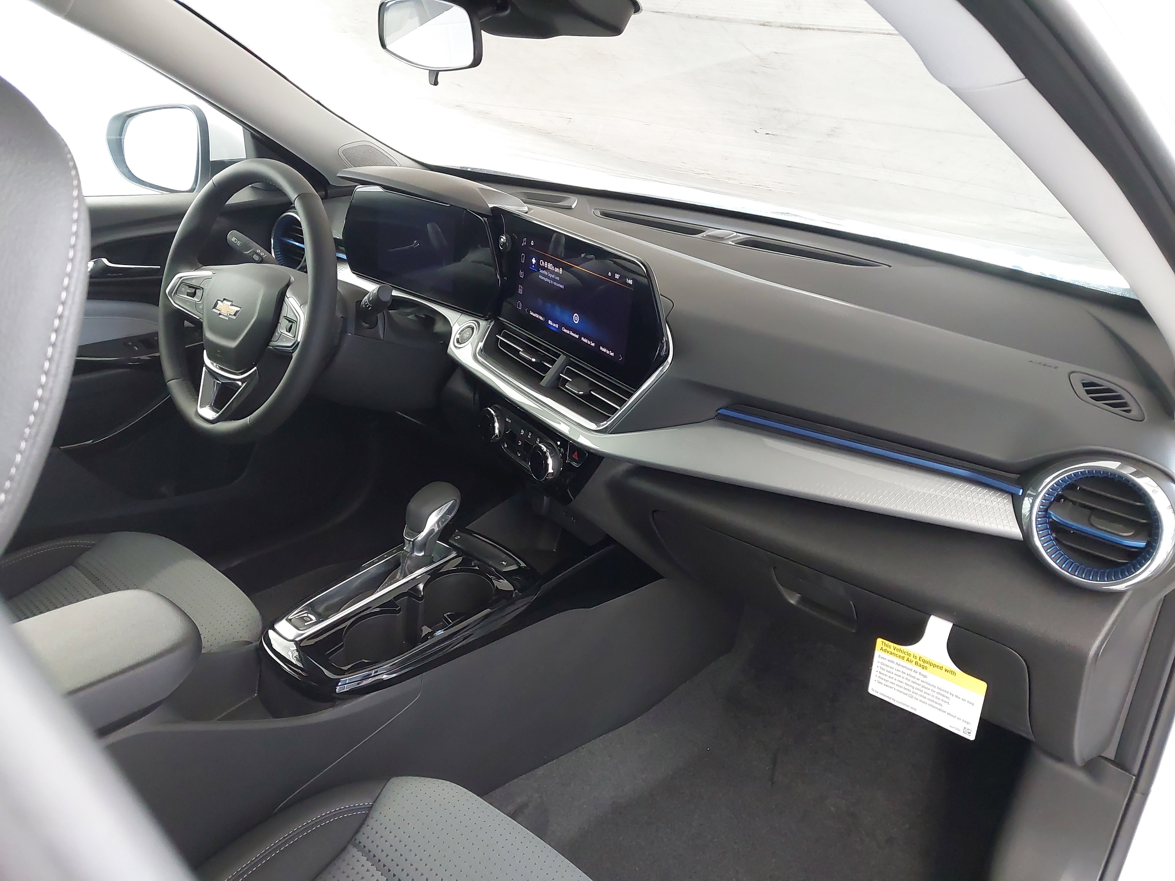 Used 2025 Chevrolet Trax LT w/ Driver Confidence Package FWD image 5