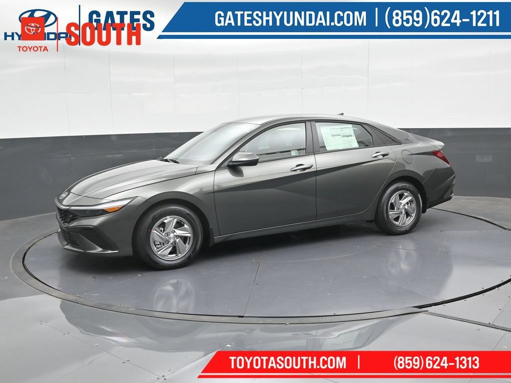Used 2025 Hyundai Elantra SE FWD image 7