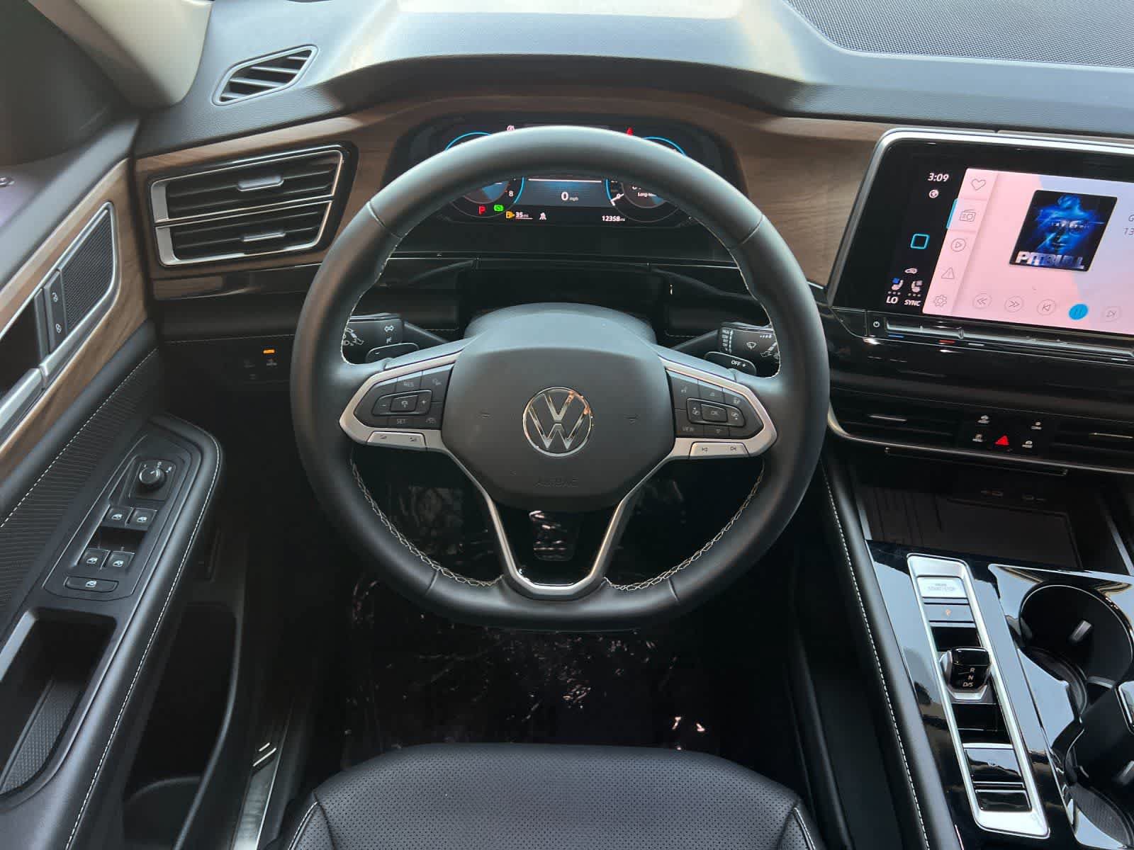 Used 2026 Volkswagen Atlas SE FWD image 15