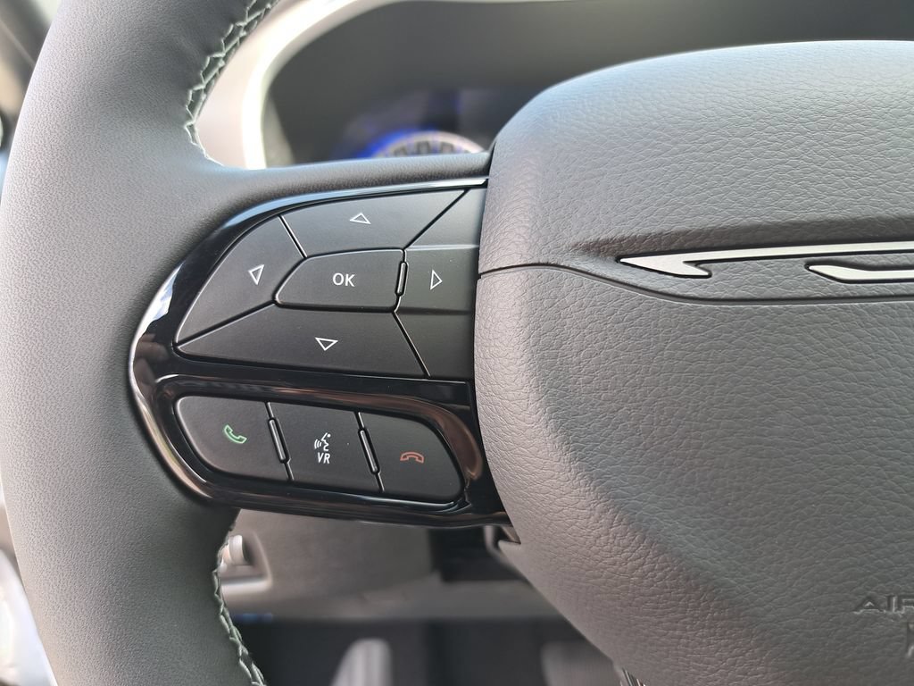 New 2027 Chrysler Pacifica Limited AWD/4WD image 19