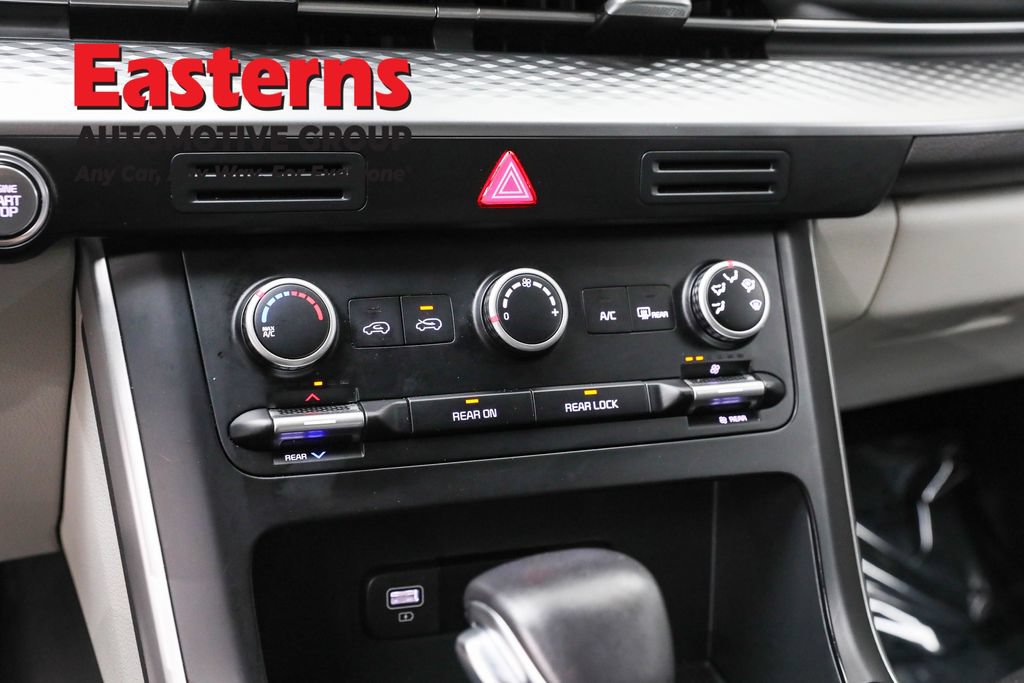 Used 2024 Kia Carnival LX FWD image 20