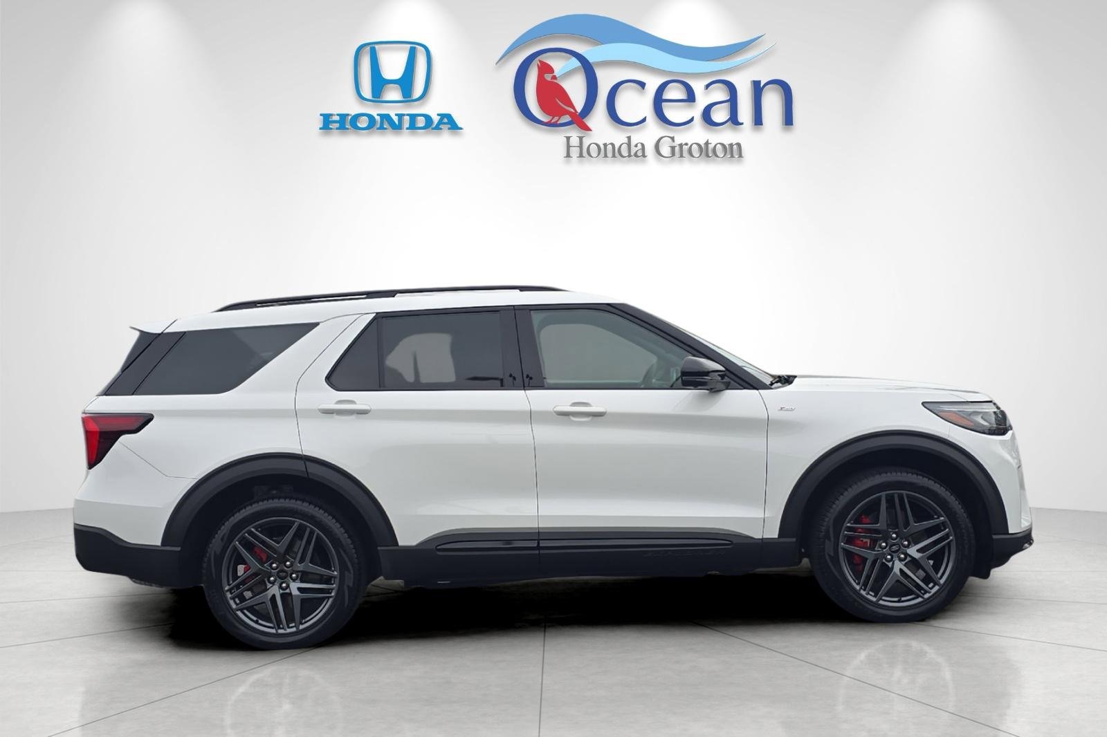 Used 2025 Ford Explorer ST-Line w/ Premium Package image 2