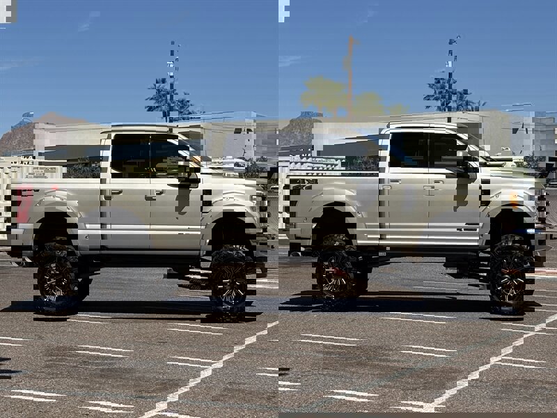 Used 2017 Ford F350 Lariat image 3