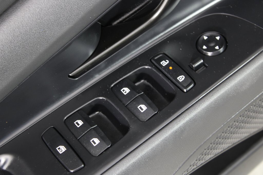 Certified 2025 Hyundai Elantra Sport image 18