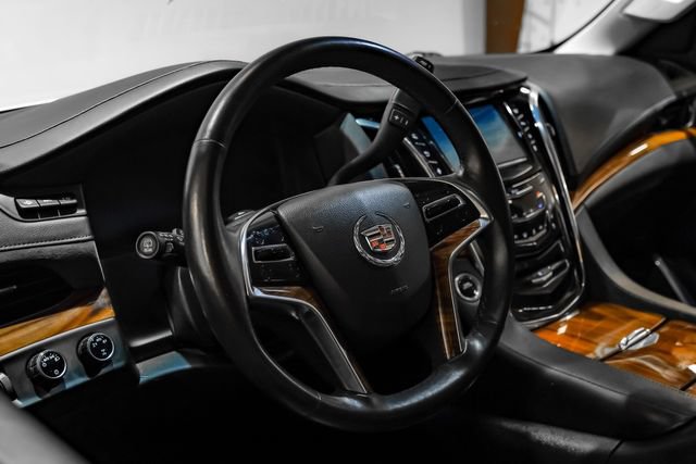 Used 2015 Cadillac Escalade Luxury AWD/4WD image 21