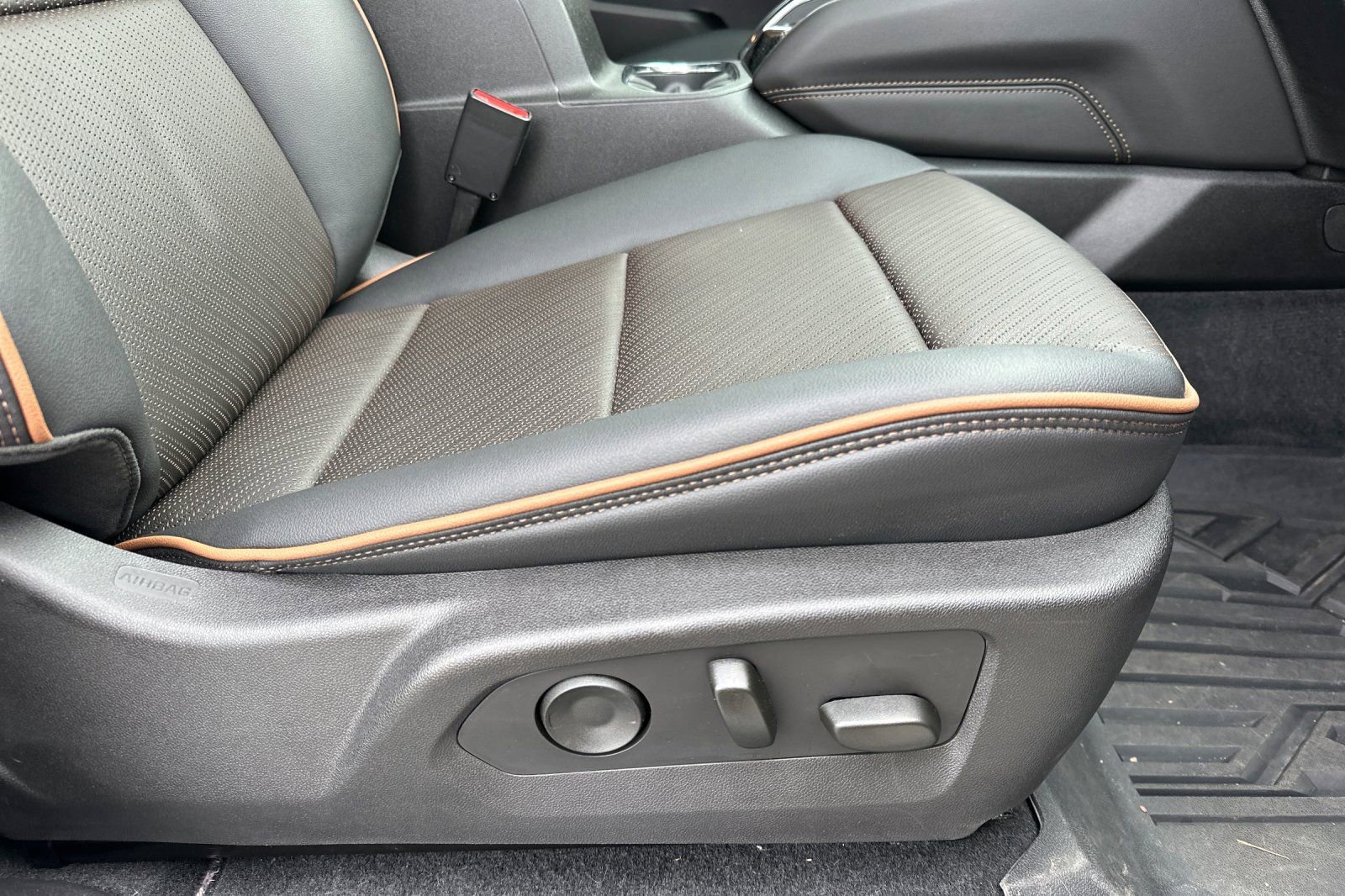 Used 2024 GMC Canyon AT4 w/ LPO, Off Road Lift Package image 22