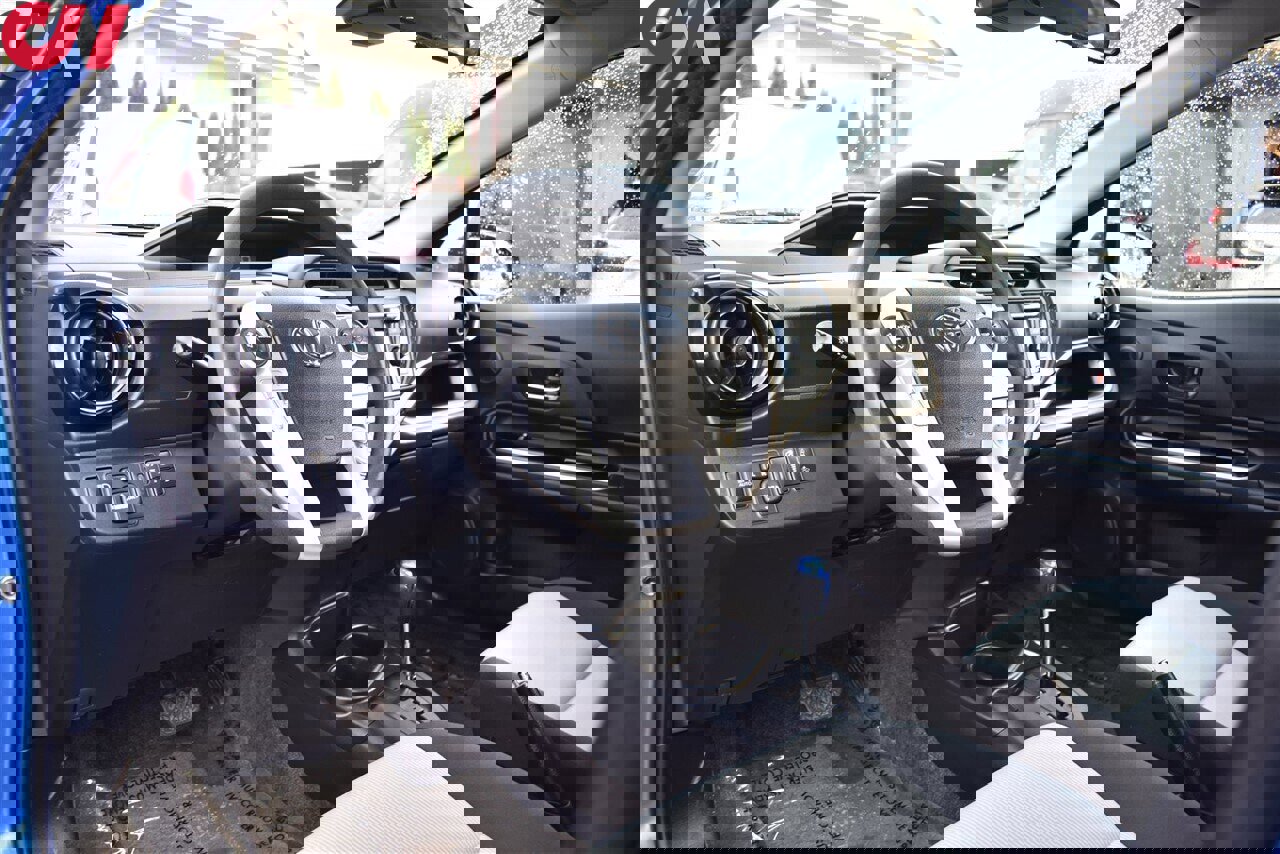 Used 2017 Toyota Prius C One image 3