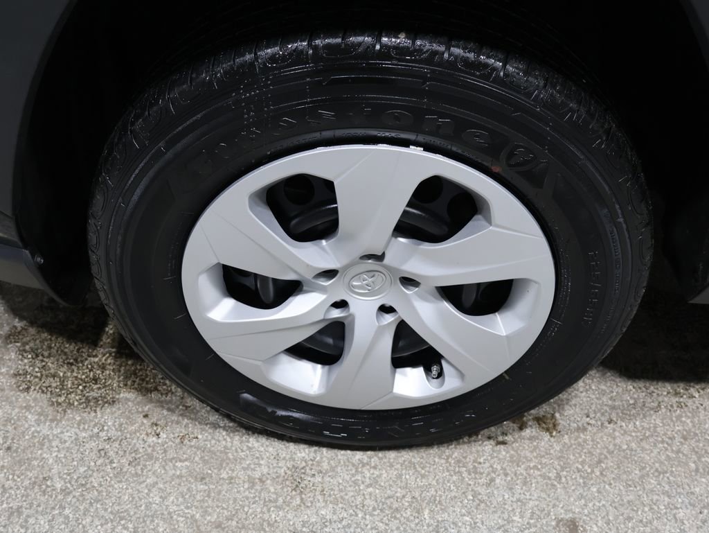 Used 2024 Toyota RAV4 LE image 9