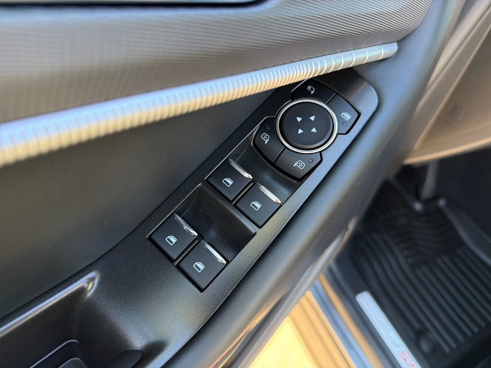 Certified 2025 Ford Explorer ST-Line w/ Premium Package image 11