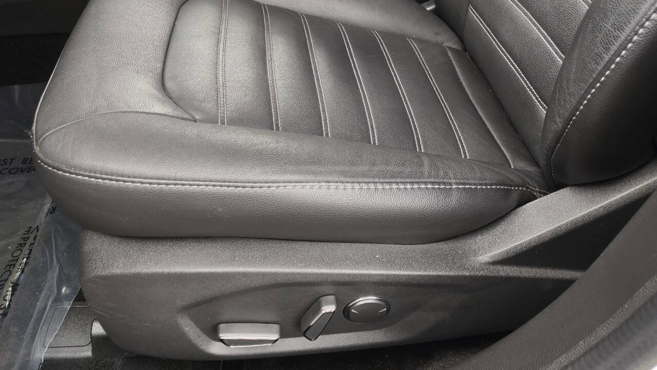 Used 2016 Ford Fusion SE w/ Equipment Group 202A image 14