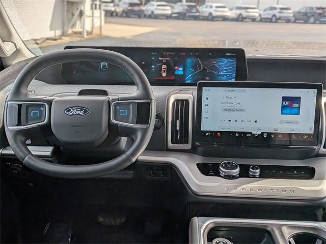 Used 2025 Ford Expedition Active image 28