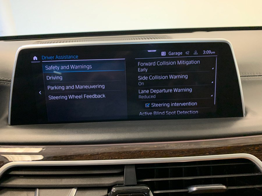 Used 2021 BMW 750i xDrive w/ Executive Package AWD/4WD image 42