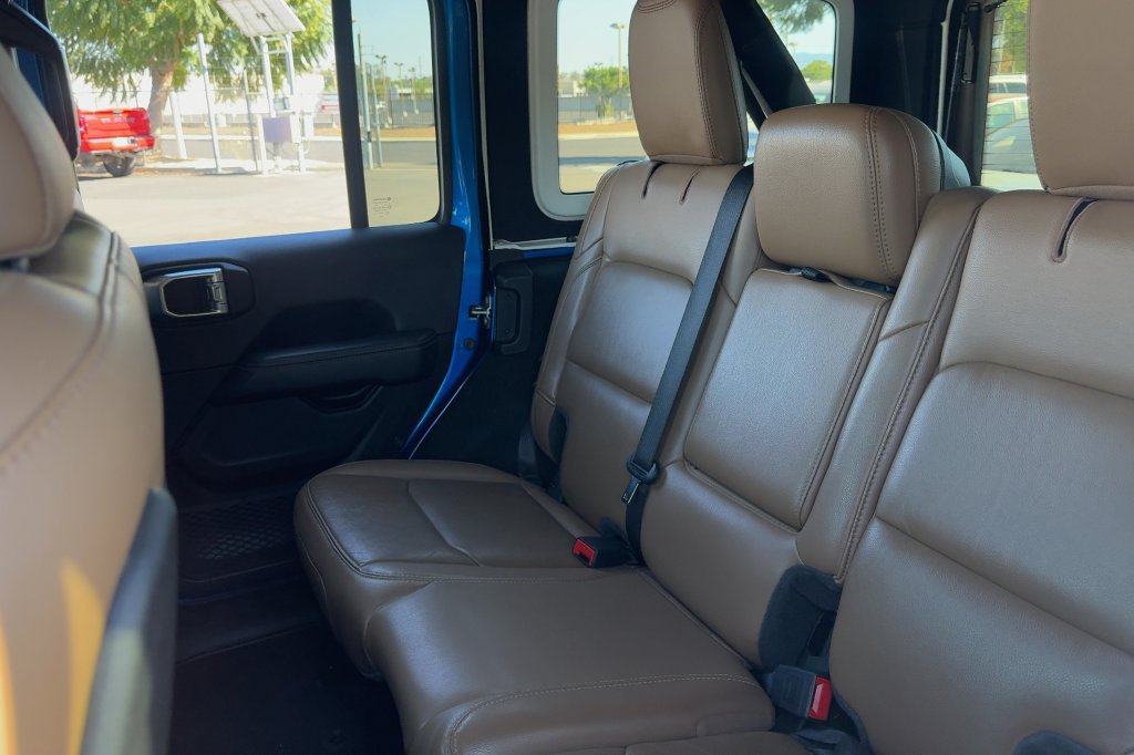 Used 2021 Jeep Wrangler Unlimited Rubicon AWD/4WD image 12