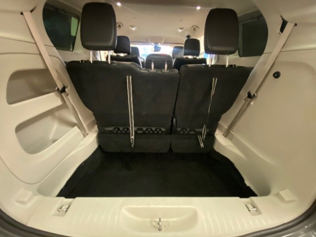 Used 2022 Chrysler Pacifica Touring-L image 11