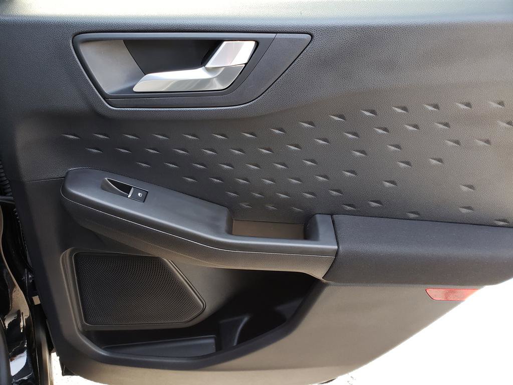 Used 2020 Ford Escape SE image 16