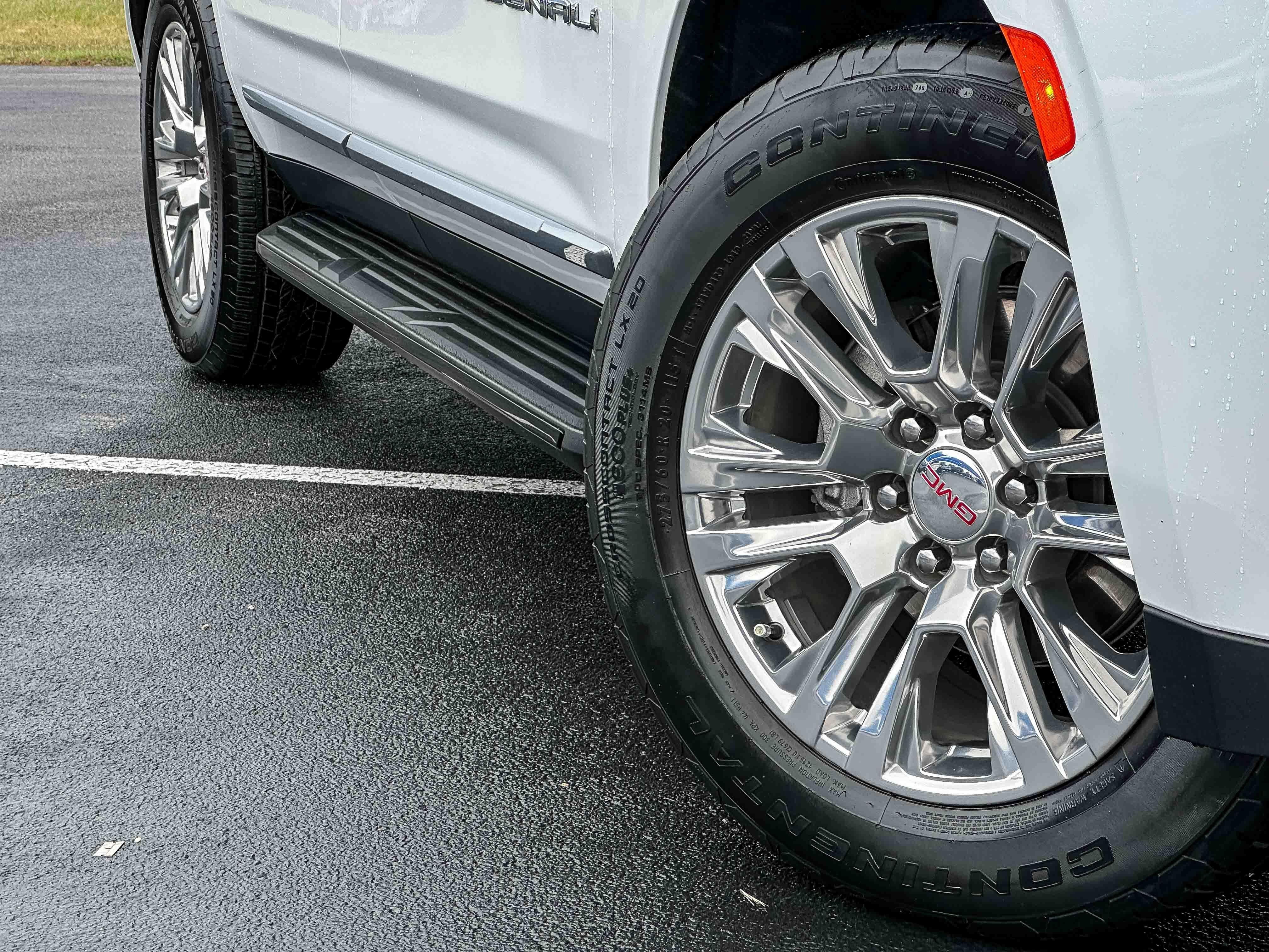 Used 2023 GMC Yukon Denali AWD/4WD image 3