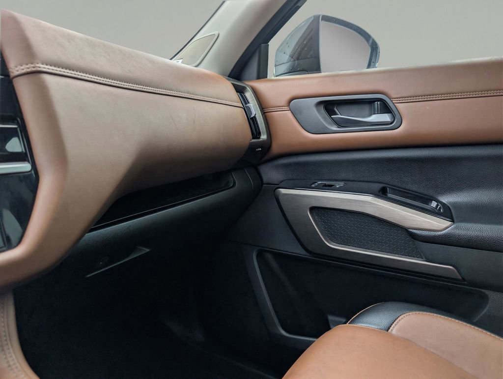 Used 2023 Nissan Pathfinder Platinum w/ Cargo Package image 34