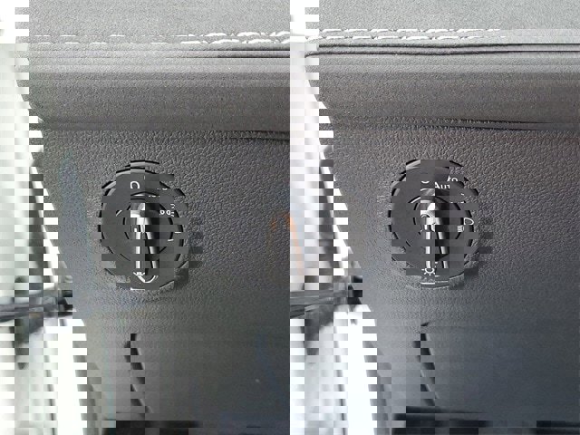 Certified 2025 Volkswagen Taos SE image 27