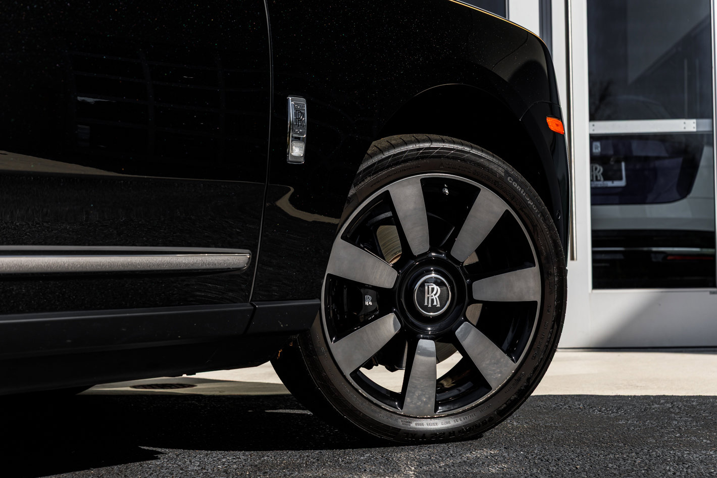 Used 2024 Rolls-Royce Cullinan Base w/ Cullinan Package image 16