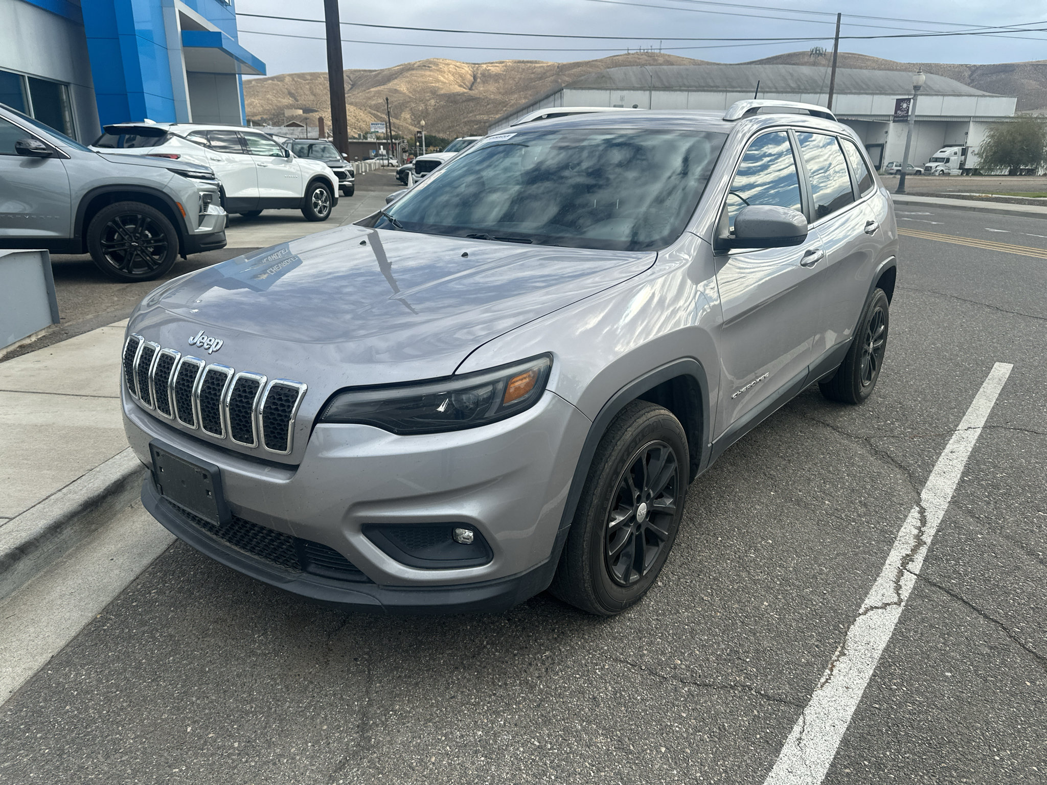 Used 2019 Jeep Cherokee Latitude Plus FWD image 1