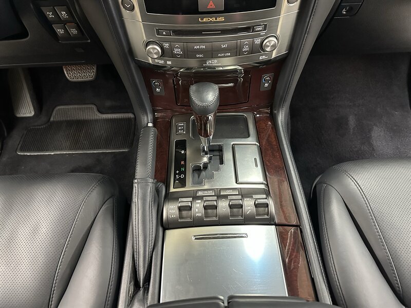 Used 2011 Lexus LX 570 4WD w/ Luxury Pkg image 20