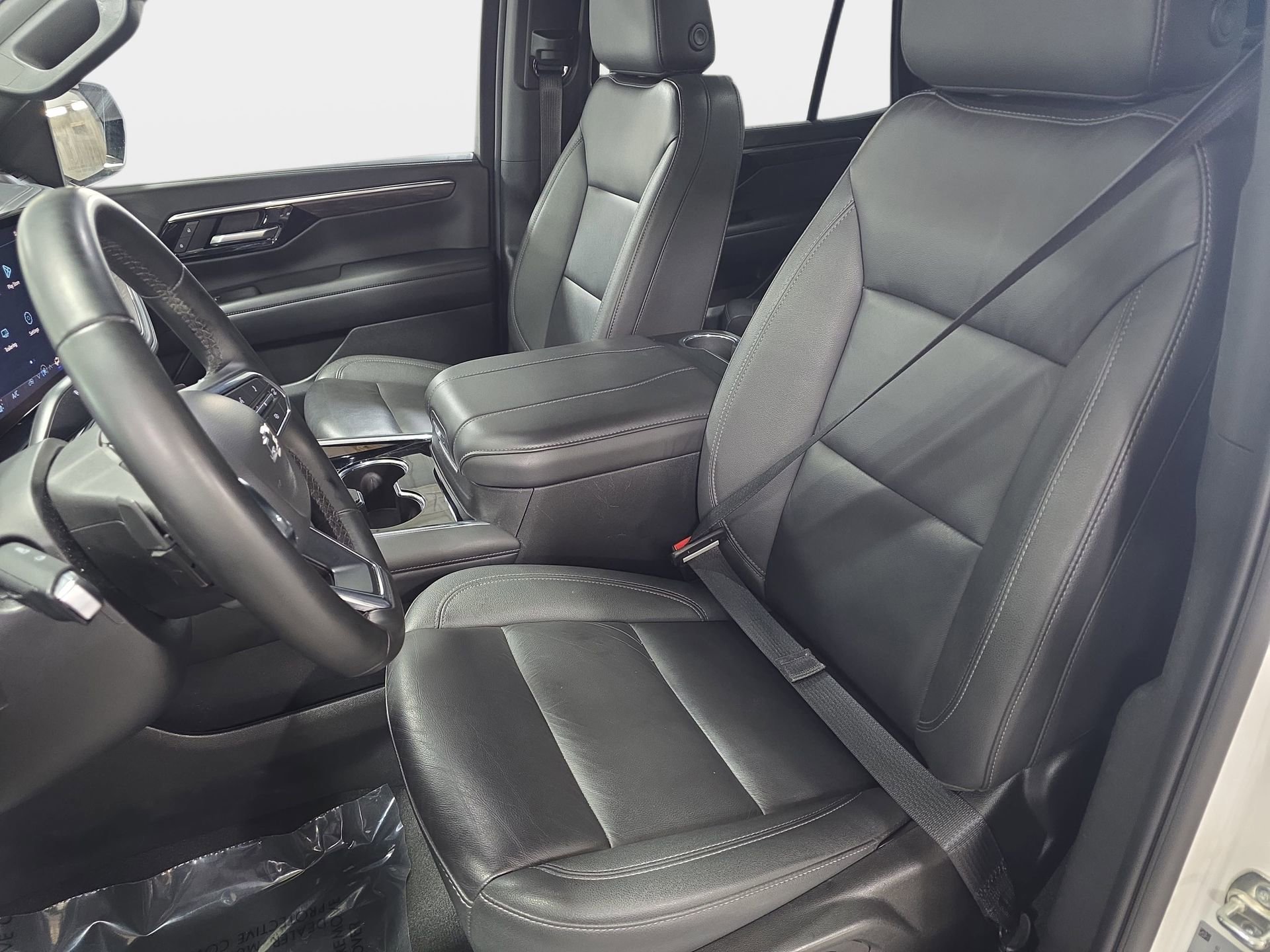 Used 2025 Chevrolet Tahoe Z71 AWD/4WD image 15