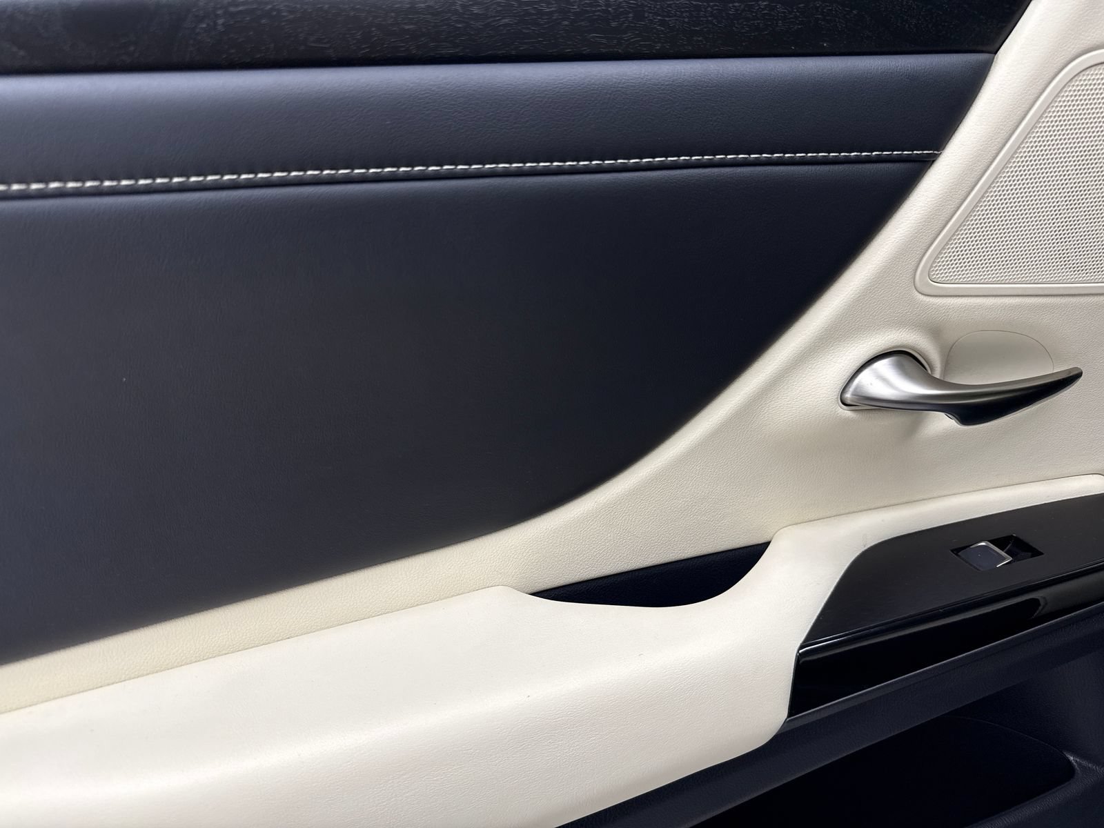 Used 2022 Lexus ES 300h w/ Premium Package FWD image 40