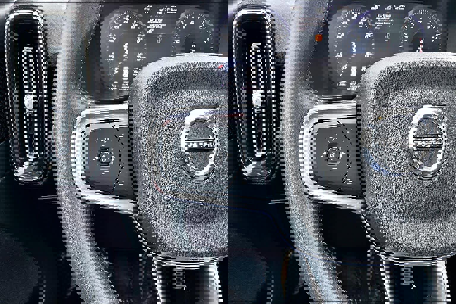 Used 2022 Volvo XC40 T5 R-Design w/ Advanced Package image 22