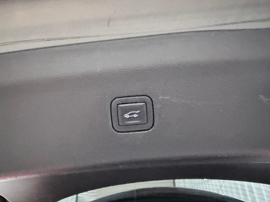 Used 2018 Buick Enclave Essence AWD/4WD image 34