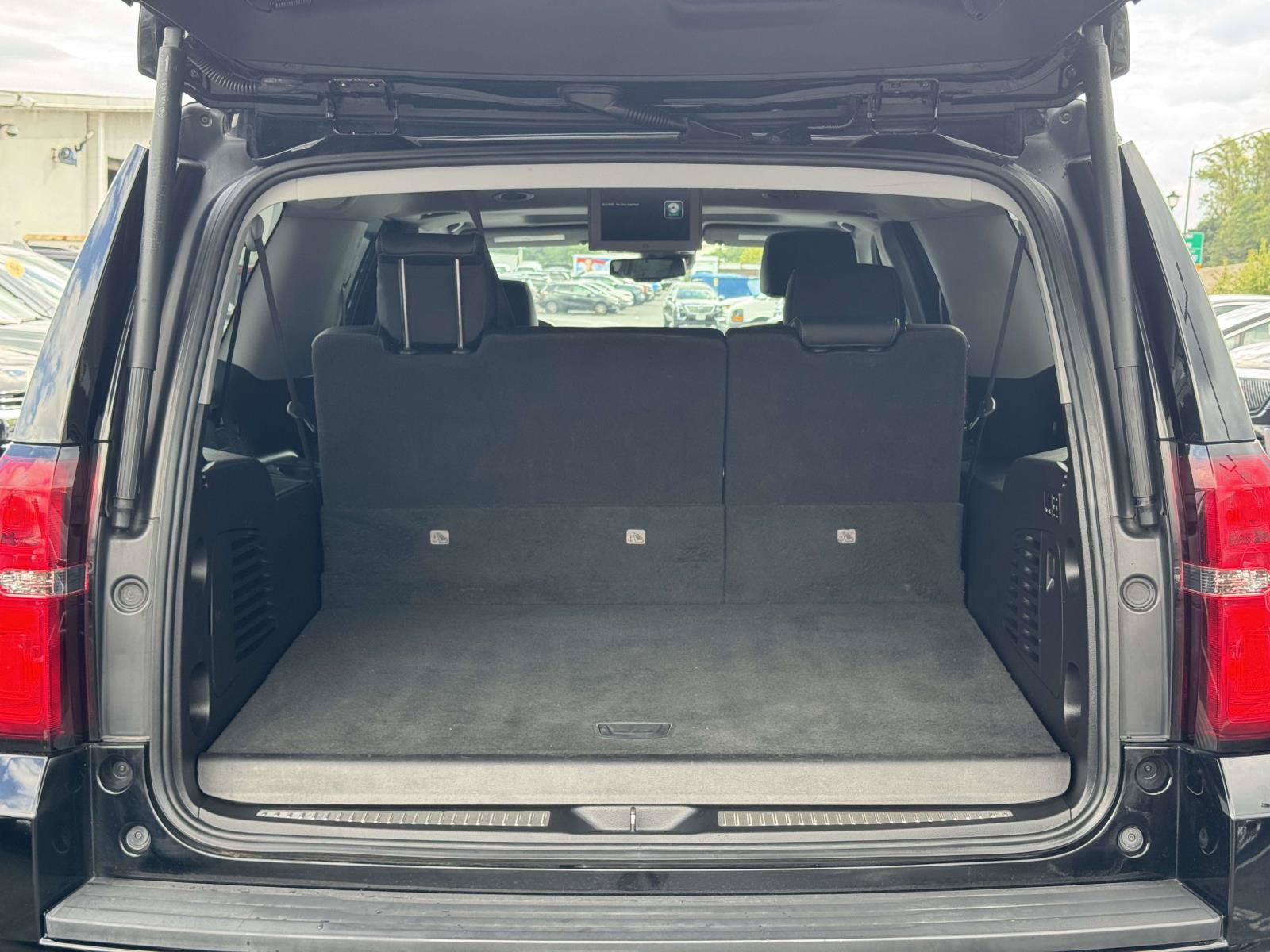 Used 2020 Chevrolet Suburban Premier AWD/4WD image 16