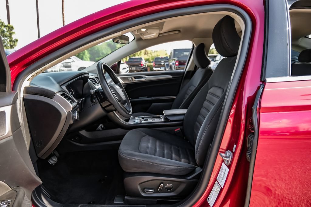Used 2018 Ford Fusion SE w/ Fusion SE Technology Package FWD image 27