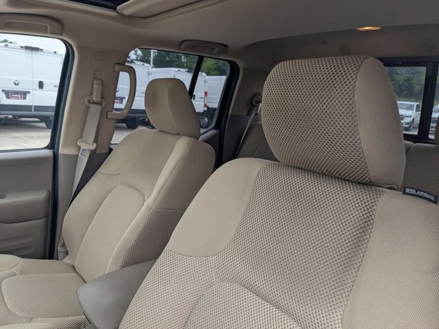 Used 2016 Nissan Frontier SV w/ SV Value Truck Package RWD image 14