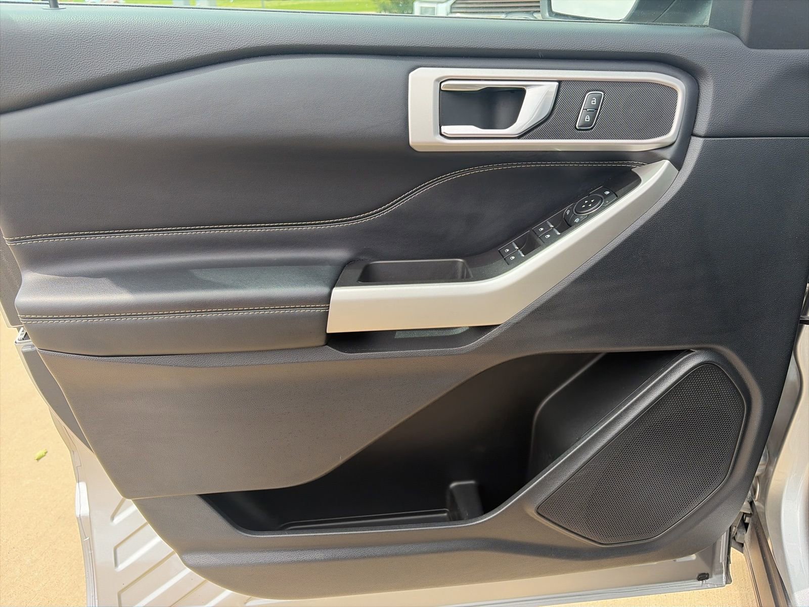 Used 2021 Ford Explorer XLT RWD image 12