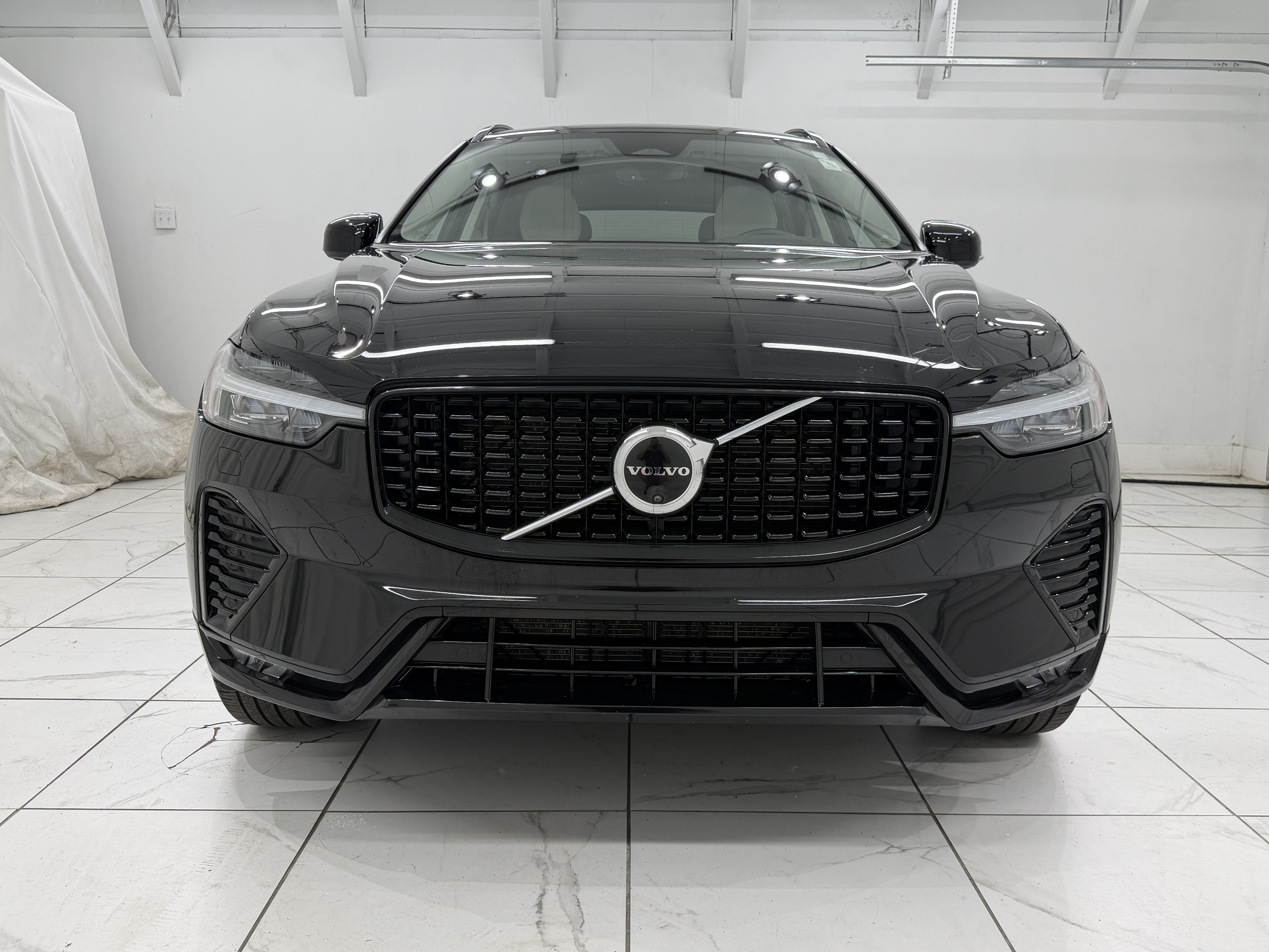 Used 2025 Volvo XC60 B5 Plus w/ Climate Package PRO AWD/4WD image 9