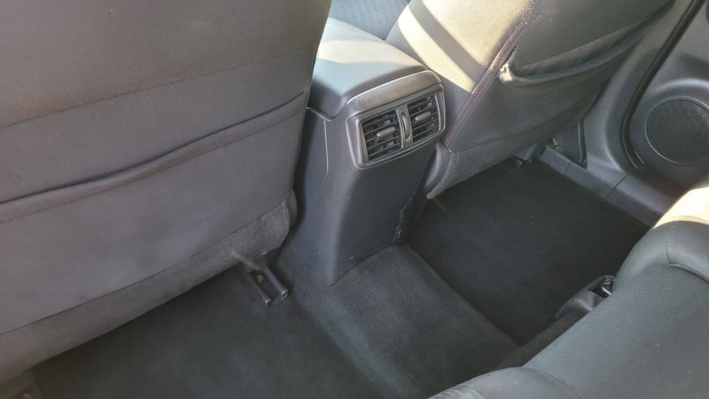 Used 2017 Nissan Rogue SV image 26