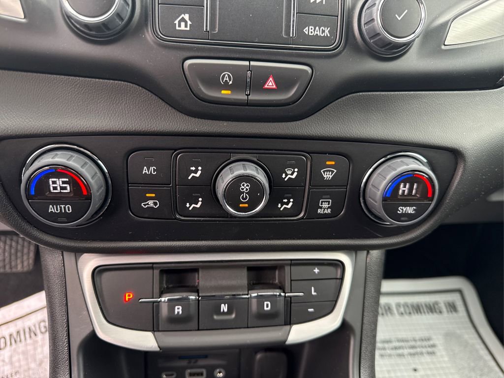 Used 2022 GMC Terrain SLT image 32