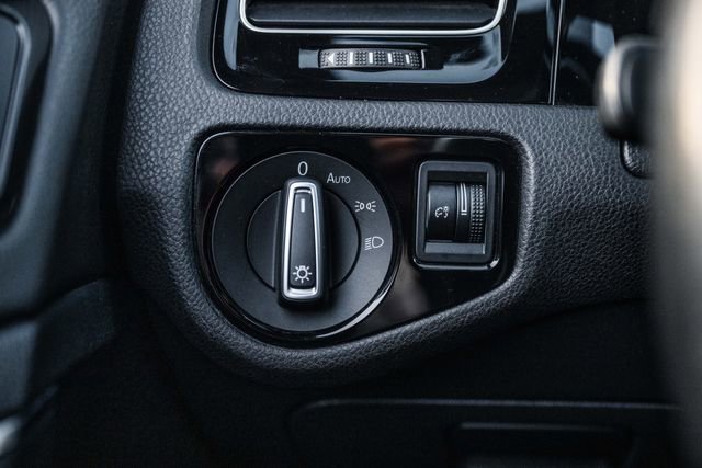 Used 2015 Volkswagen Golf R 4-Door image 68