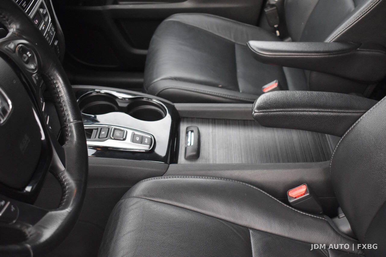 Used 2016 Honda Pilot Touring image 29