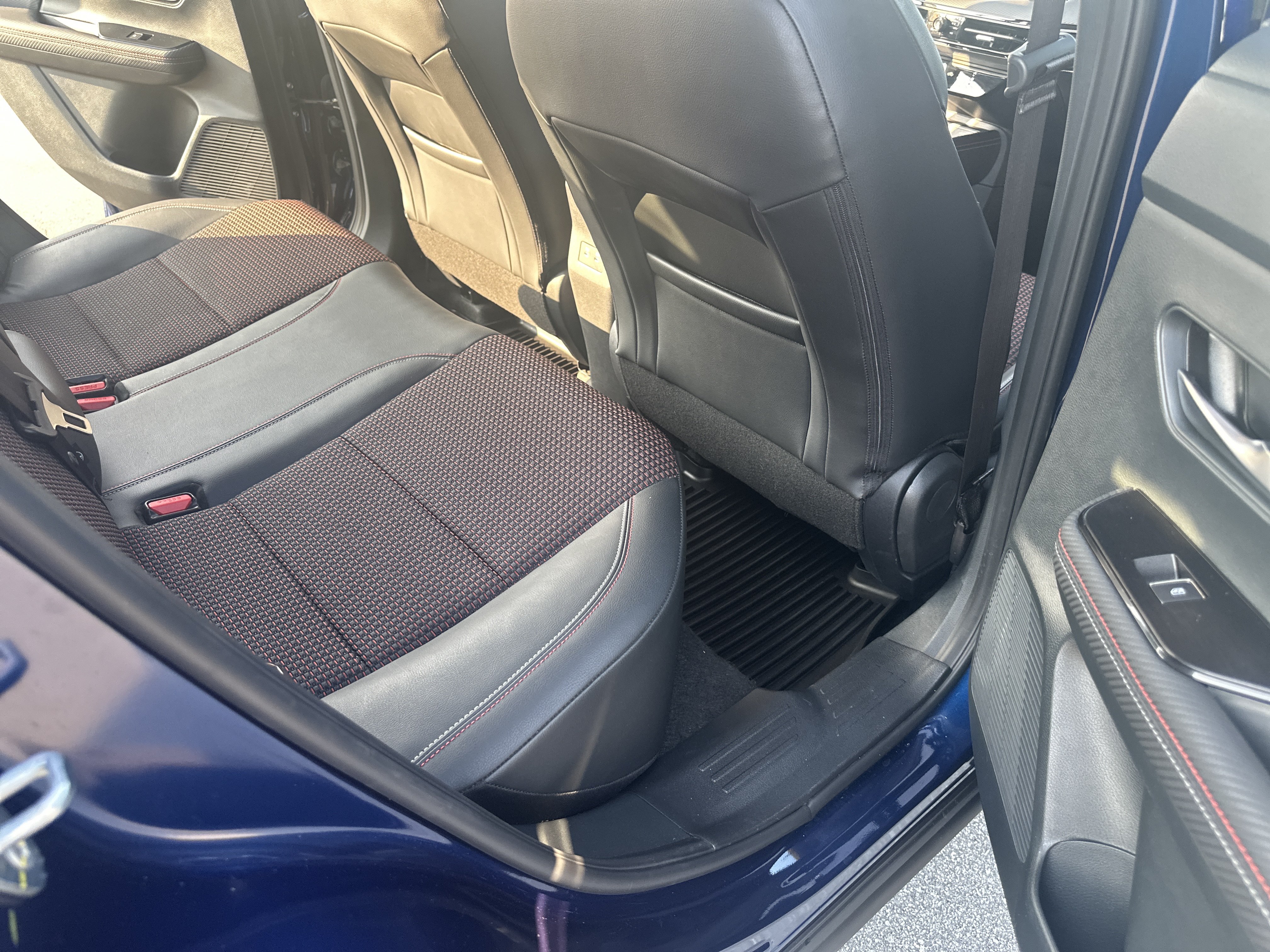 Certified 2025 Nissan Kicks SR FWD image 17