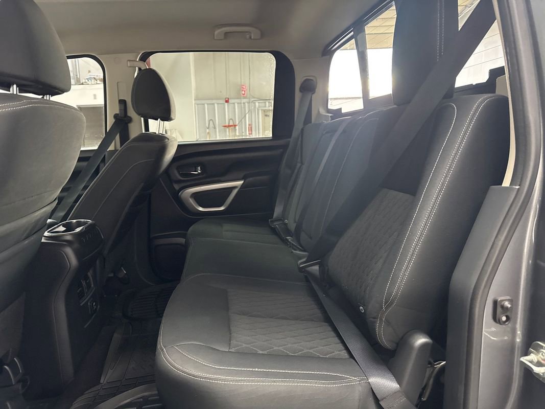 Used 2018 Nissan Titan SV w/ SV Convenience Package image 15