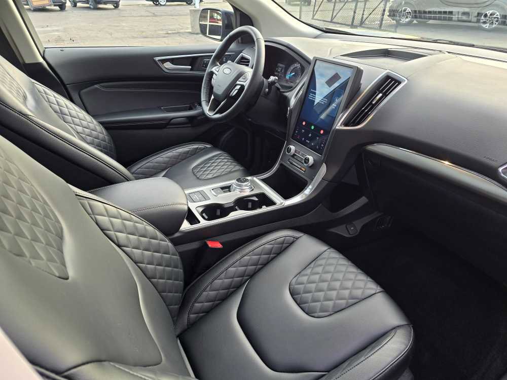 Used 2024 Ford Edge Titanium image 28