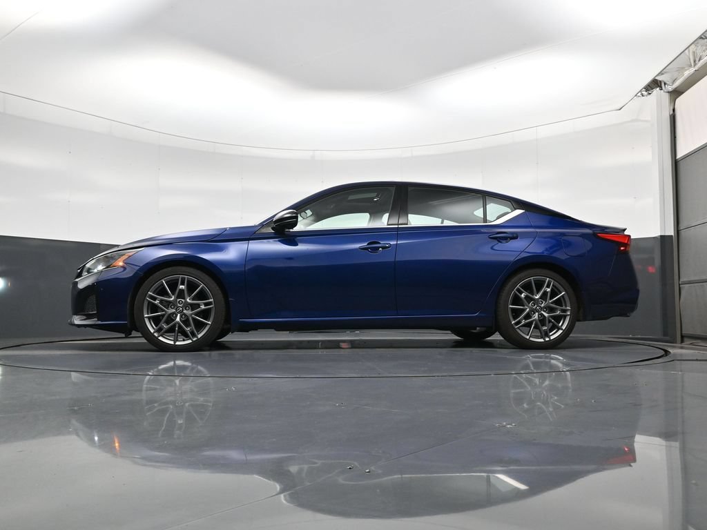 Used 2024 Nissan Altima 2.0 SR FWD image 23